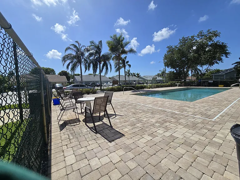 1530 Royal Forest Ct — Photo 41
