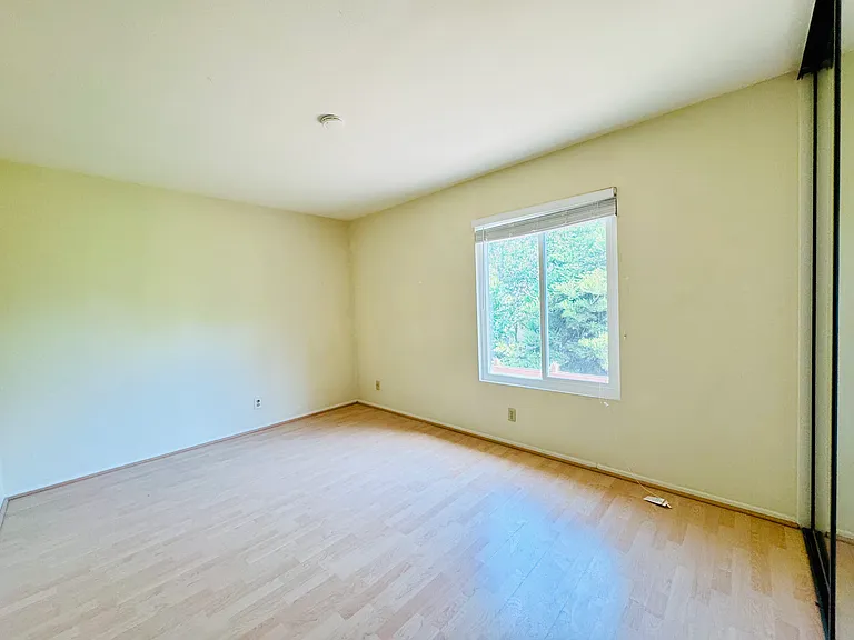 10 Coldbrook — Photo 11
