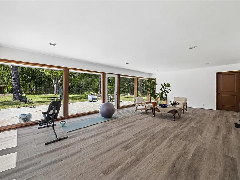 9805 Shadow Wood Dr — Photo 5