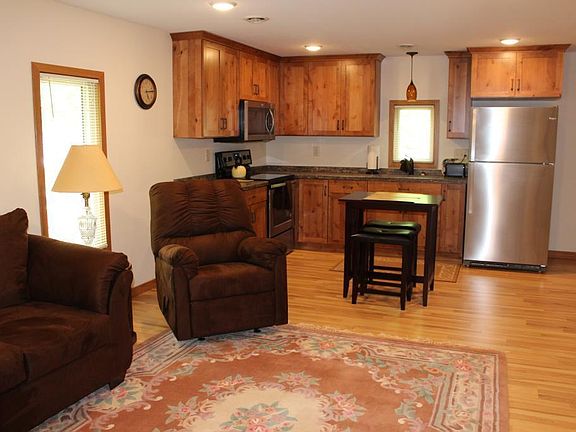 3rd image of 203 N Elm Ave APT 2