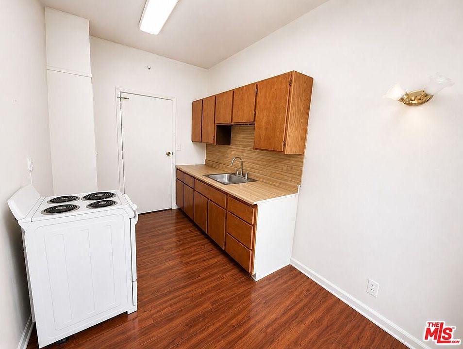 1st image of 634 S Gramercy Pl #403
