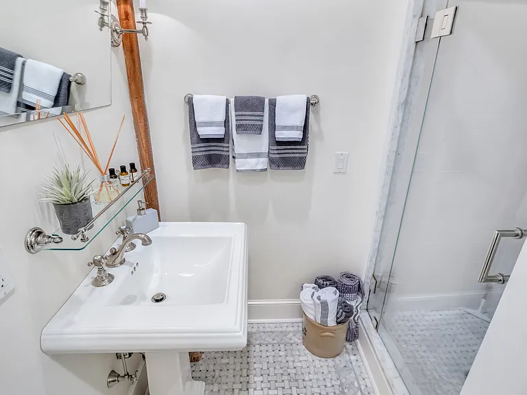 426 Ocean Rd — Photo 33