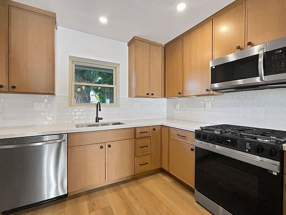 4th image of 5109 N Oaks Dr