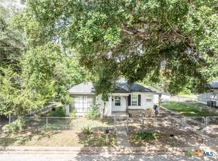 1117 N Hamilton St, Gonzales, TX 78629