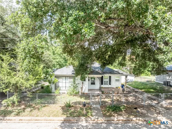 1117 N Hamilton St, Gonzales, TX 78629