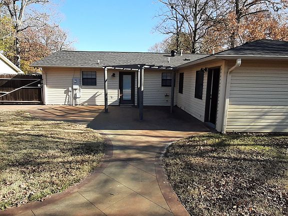 2nd image of 1403 Doris Dr