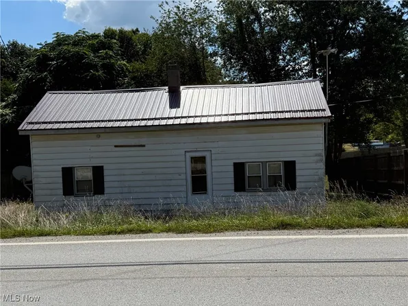 1104 E Market St, Cadiz, OH 43907