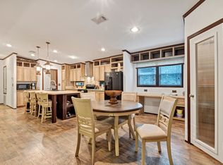 271 Shoreline Dr, Huntsville, TX 77320