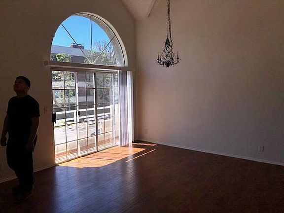 4th image of 12151 Moorpark St APT 201