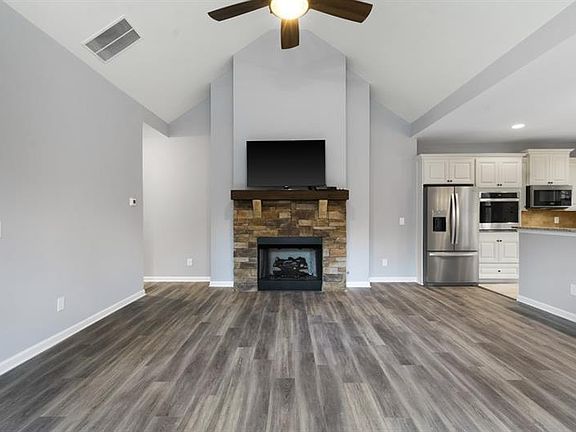 5th image of 33 Griffin Mill Dr NW