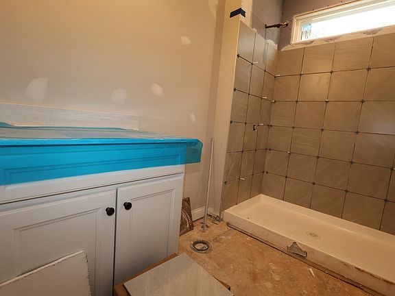 3rd image of 1011 Heimat Haus Dr