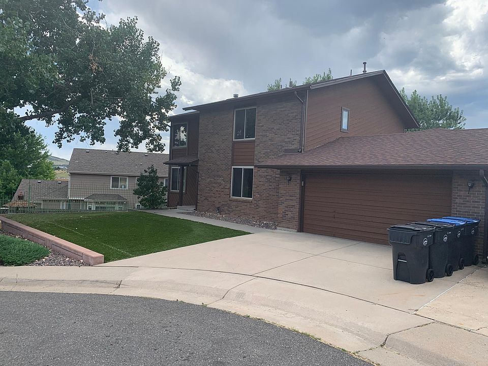 Freshly renovated family home in quiet cul-de-sac with oversized 2 car garage