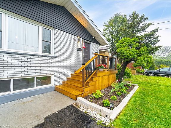 3rd image of 297 Mohawk Rd W