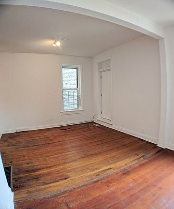 3rd image of 1722 S Desplaines St APT 1R