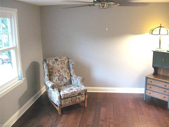 3rd image of 948 Oakbrooke Dr