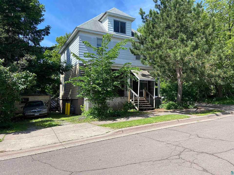 1st image of 515 N 11th Ave E
