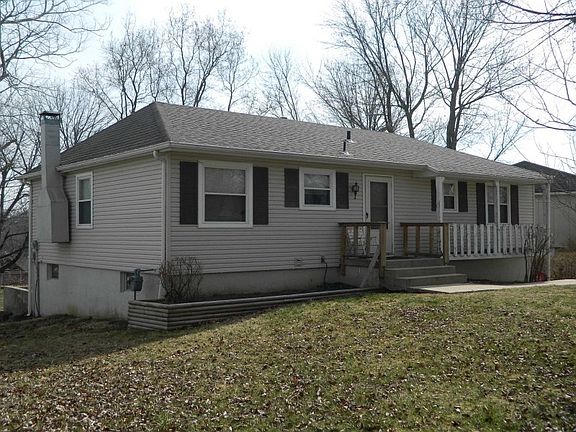 3rd image of 800 NW Camelot Pl