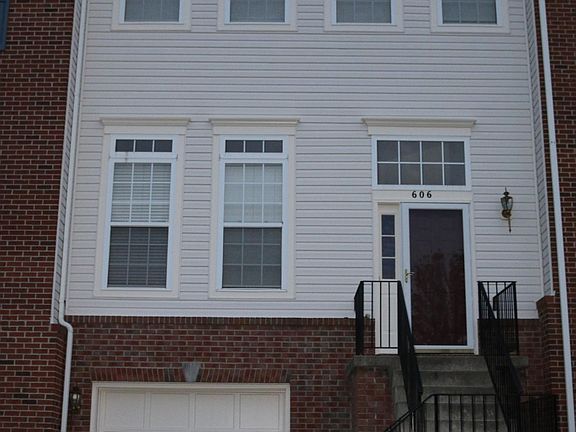 GORGEOUS 3 Bedroom  3.5 Bath