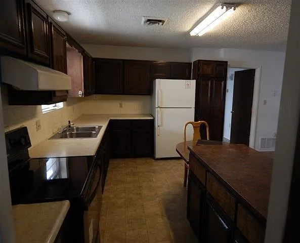 2306 E Olive St — Photo 6