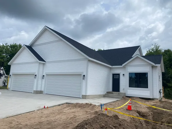 7118 Kerrie Ln, Spring Lake, MI 49456