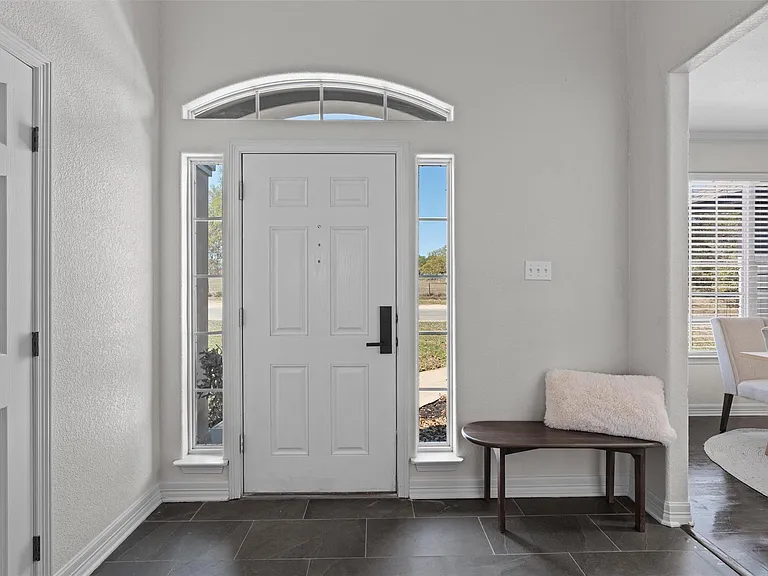 312 Country Club Dr — Photo 6