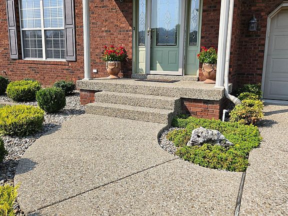 3rd image of 6407 Autumn Oak Way