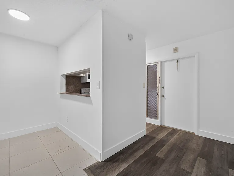 416 Santander Aveapt F — Photo 1
