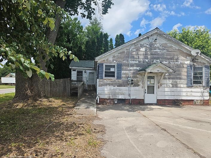 1st image of 214 Main St