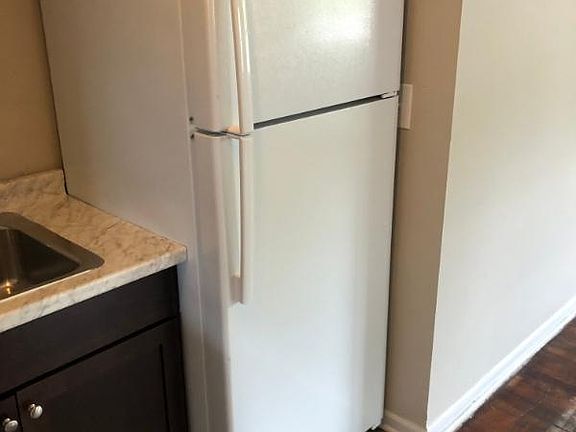 4th image of 112 Clinton Springs Ave #3