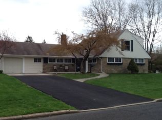 174 Forsythia Dr N, Levittown, PA 19056