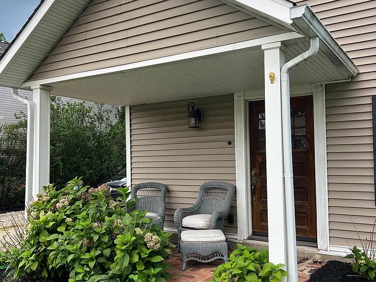 39 Van Leer Ave — Photo 5