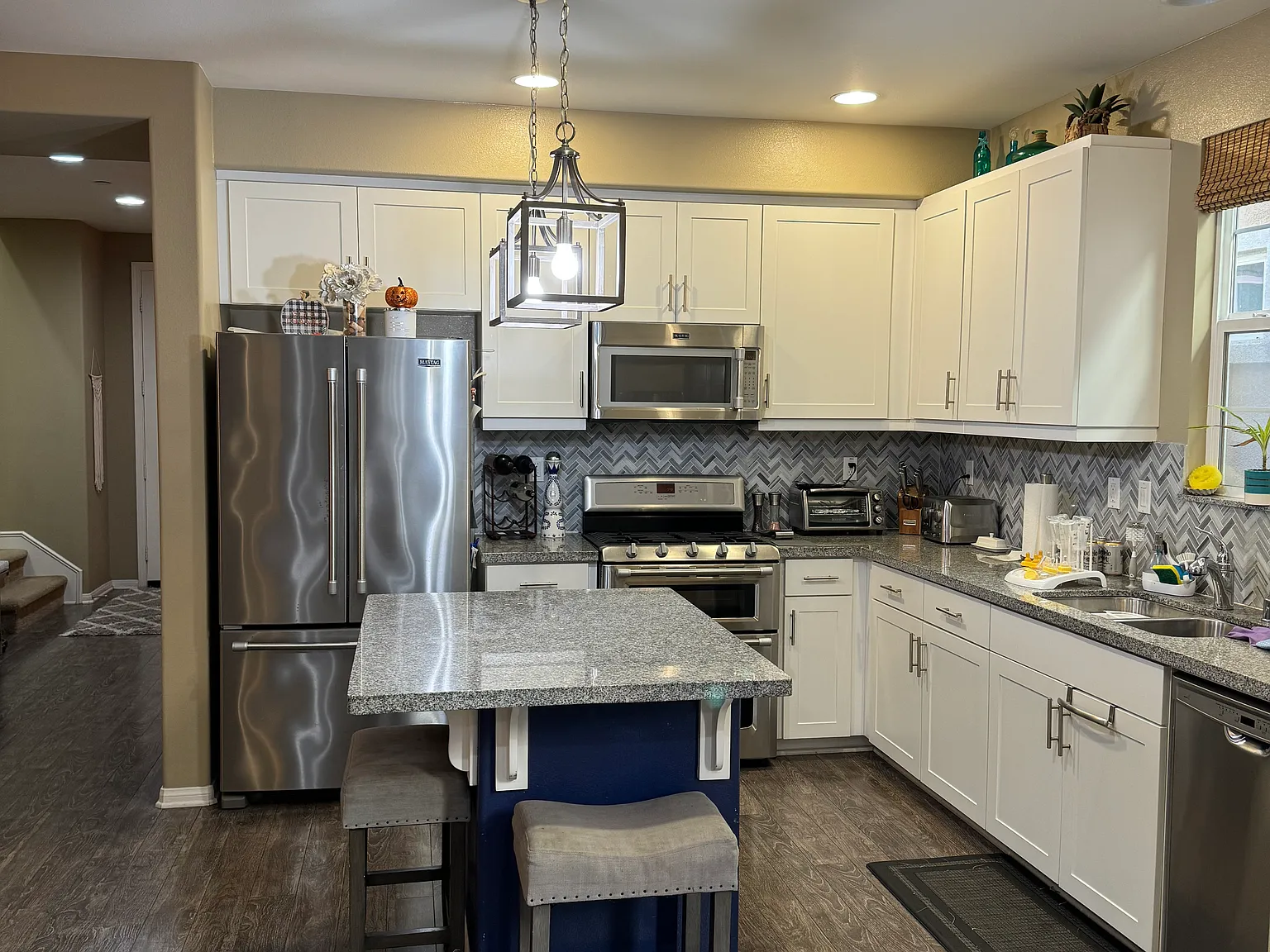 3 bed, 2.5 bath, 1974 sqft, $4,800 — Photo 4