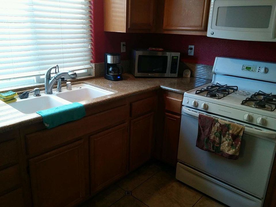2nd image of 1600 Tulip Rd SE