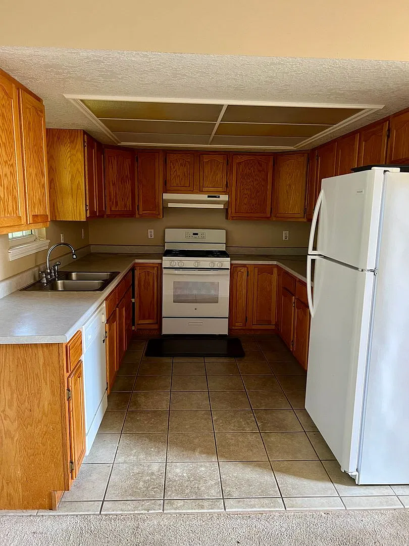 2 Bedroom in amazing location!! — Photo 3