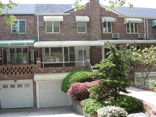 Priv. driveway & garage