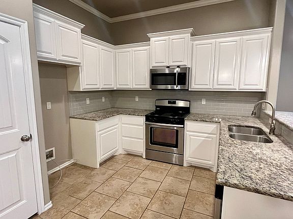 5th image of 10809 NW 117th Pl