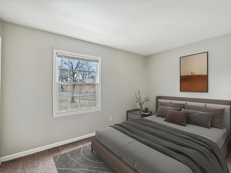 Jamestown Apartments & Townhomes — Photo 15