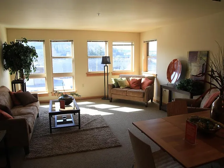 827 Hiawatha Pl #501 — Photo 1