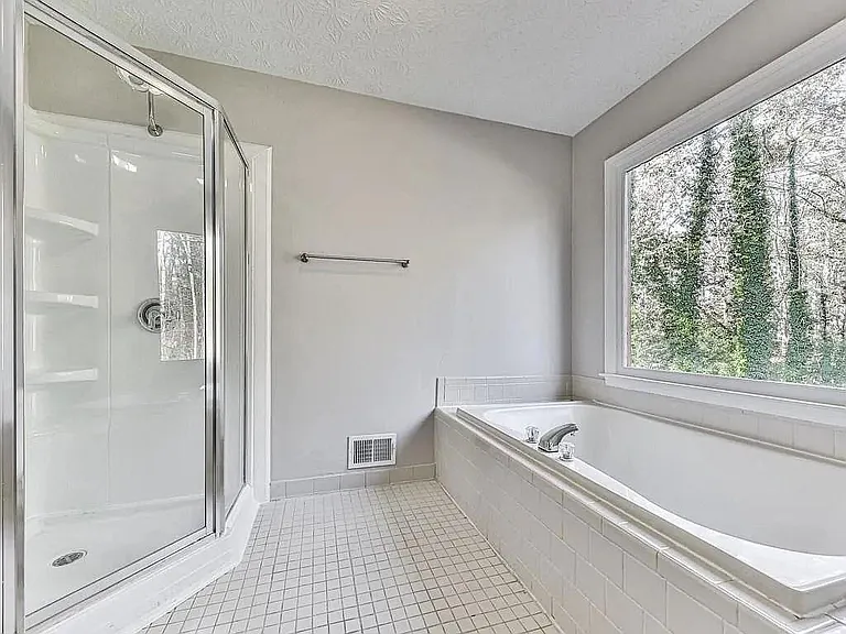 2189 Chartwell Dr — Photo 24