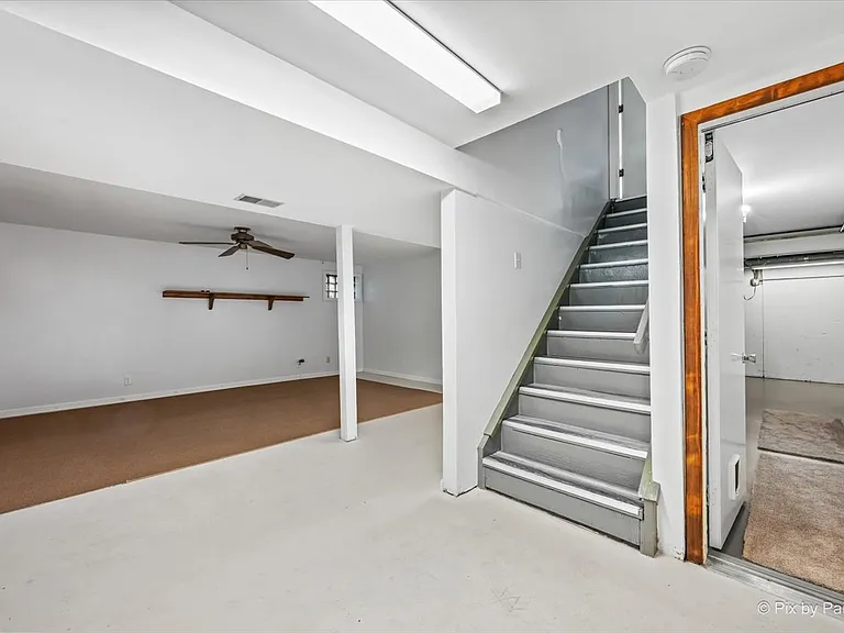 702 N View St — Photo 22