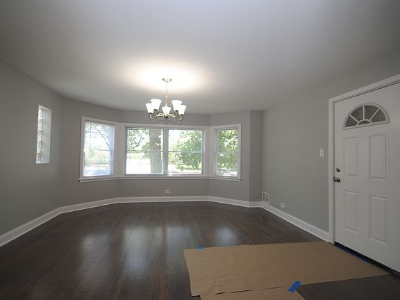 2nd image of 5448 W Cornelia Ave