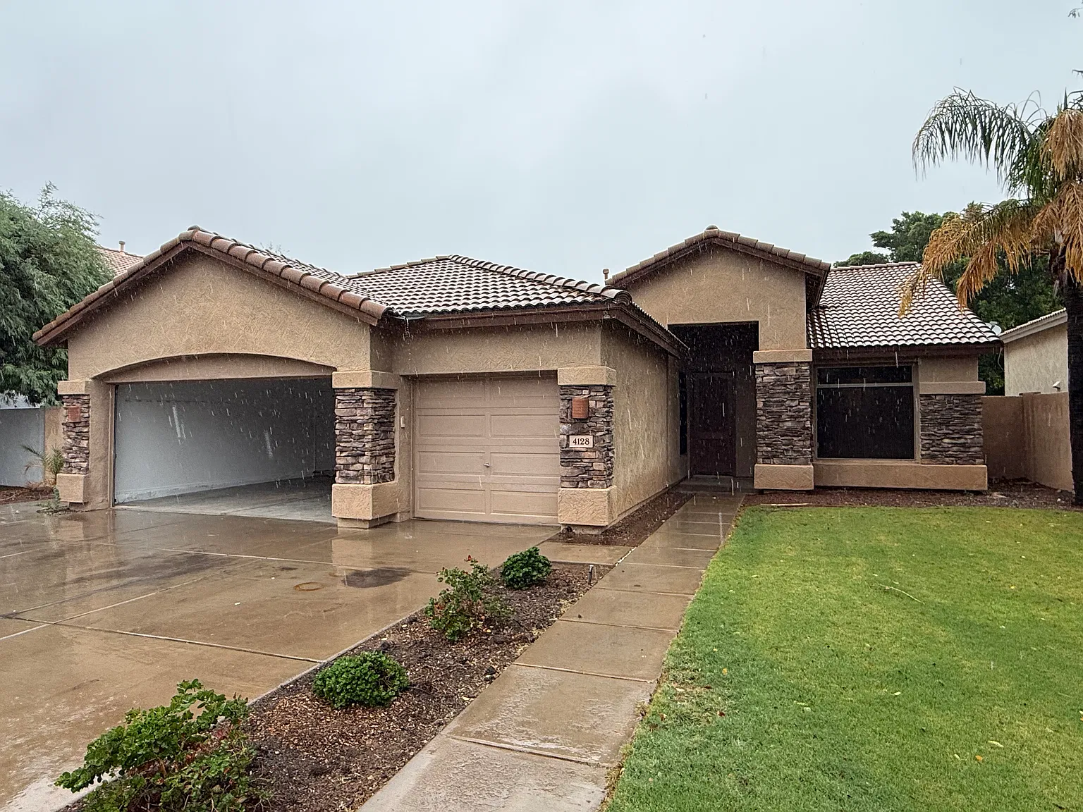 4 bed, 2082 sqft, $2,900 — Photo 1