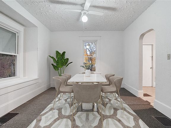 3rd image of 138 W Main St