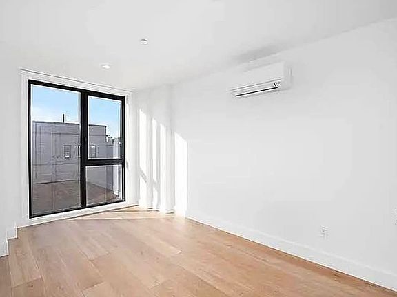 5th image of 2309 Astoria Blvd #3R