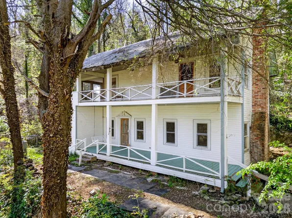 105 Poplar St, Saluda, NC 28773