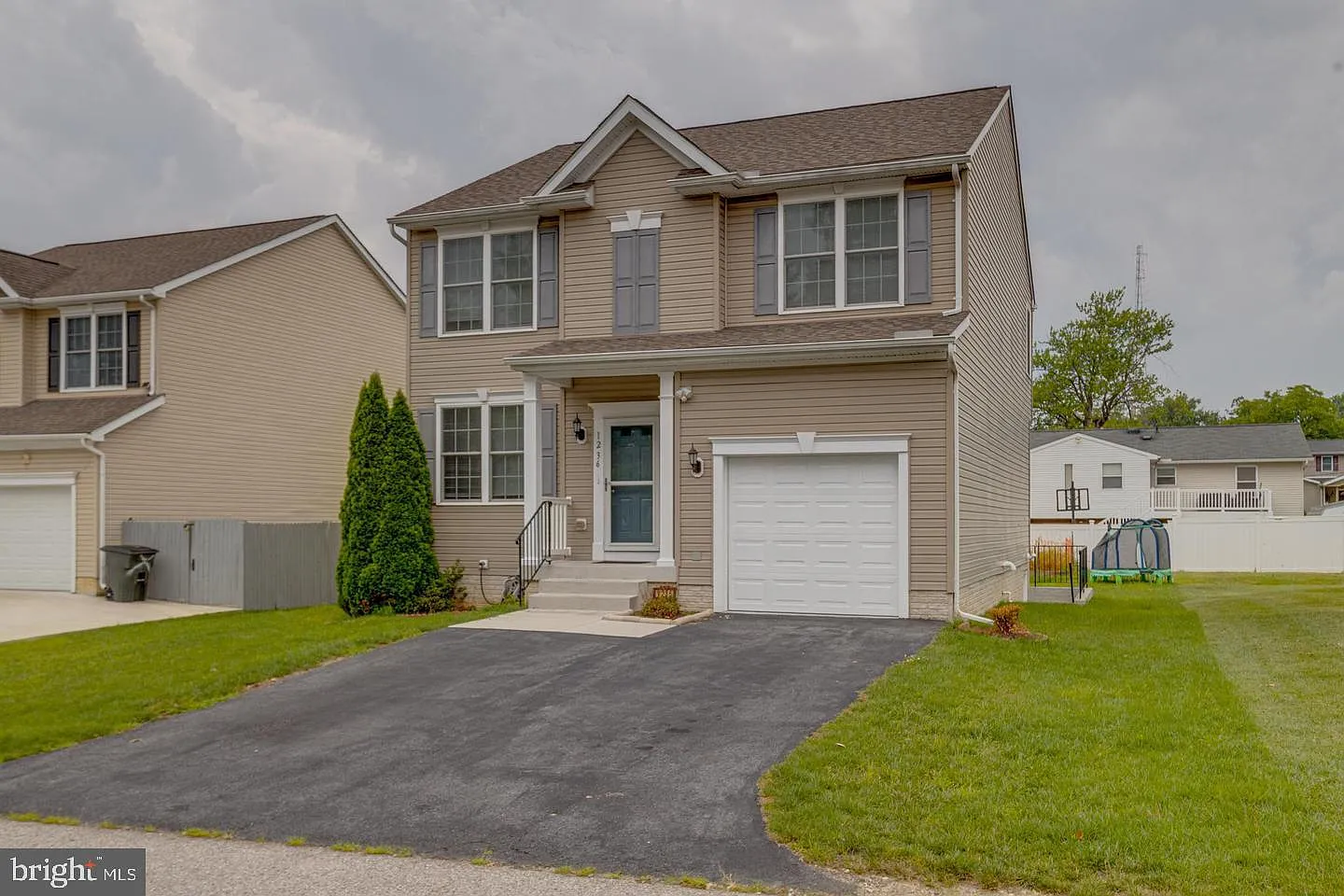 4 bed, 4.0 bath, 1996 sqft, $3,800 — Photo 3