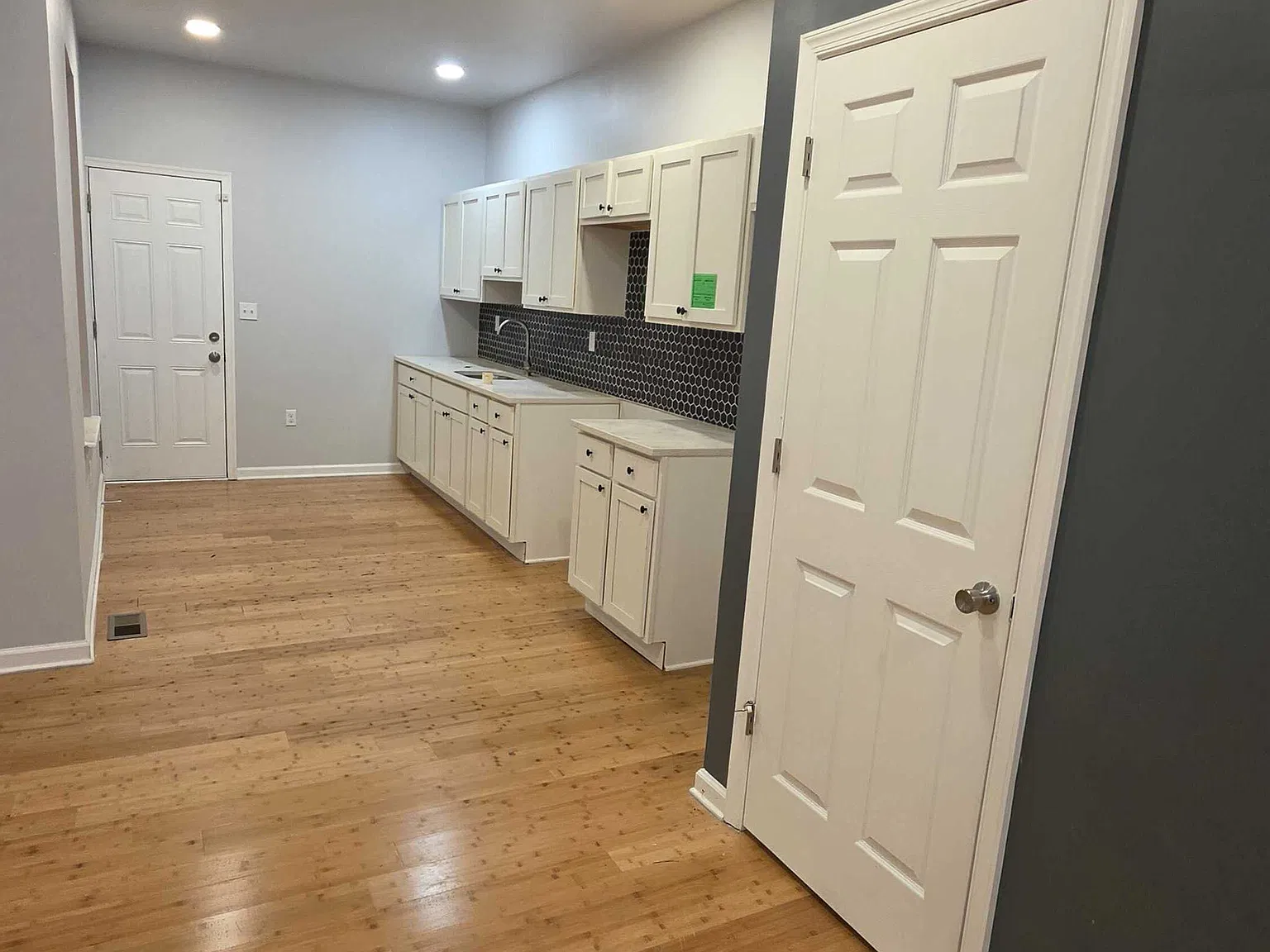 2 bed, $1,300 — Photo 3