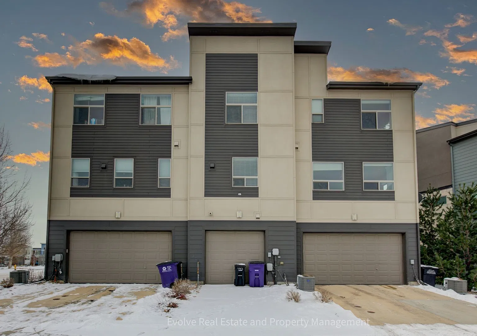 Evolve Real Estate: Sophisticated Central Park Townhome Walk to Dining & Entertainment! Available... — Photo 4