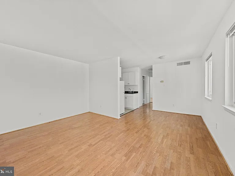 630 11th St NE #302 — Photo 12