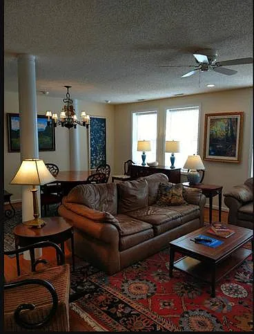 Building Photo - 109 Jefferson Dr #UPSTAIRS